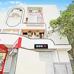 Hotel O White House