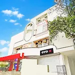 Hotel O White House