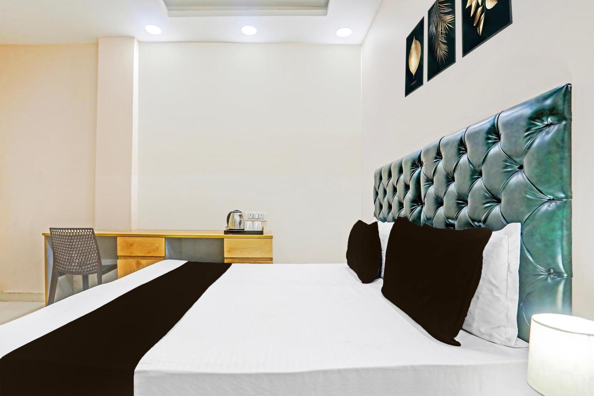 O White House 3*