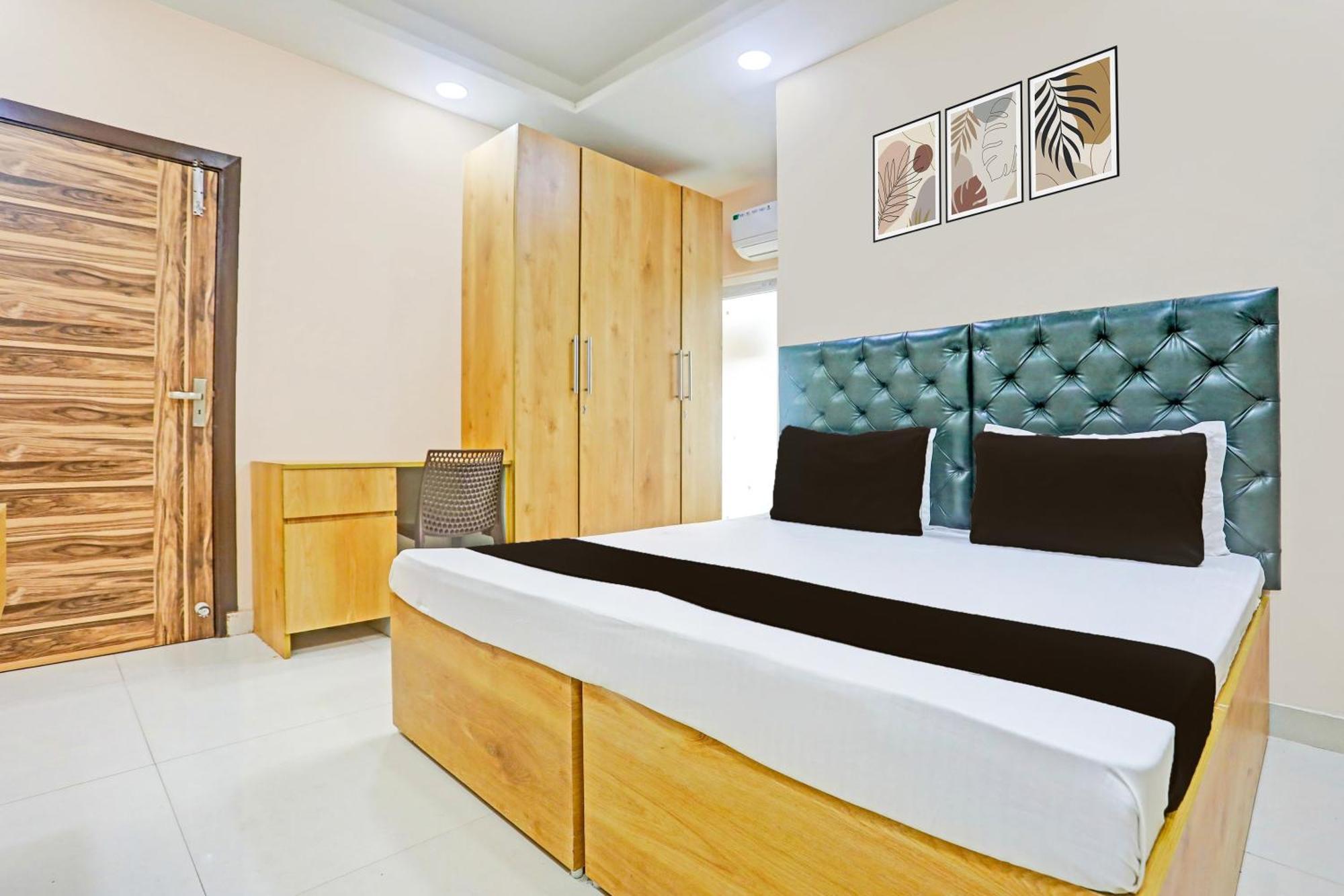 Hotel O White House 3*