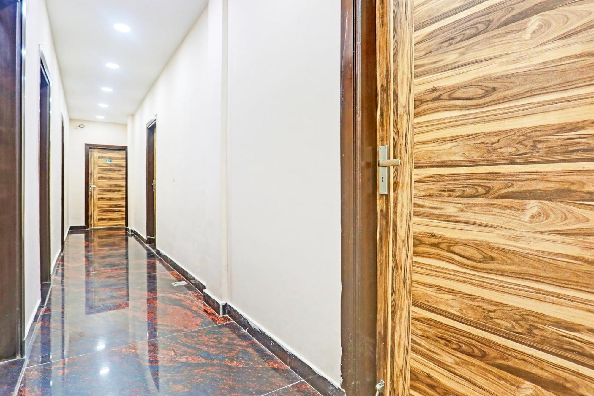 Hotel O White House New Delhi